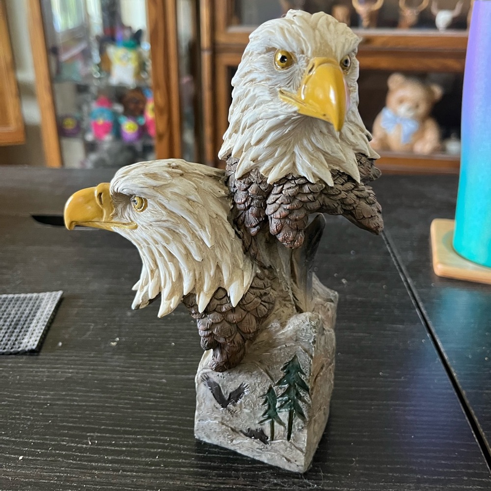 2 eagle statues. Great condition. No chips.